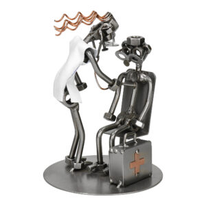 Metalowa figurka pani doktor z pacjentem jako wyjątkowy prezent lub śmieszny upominek